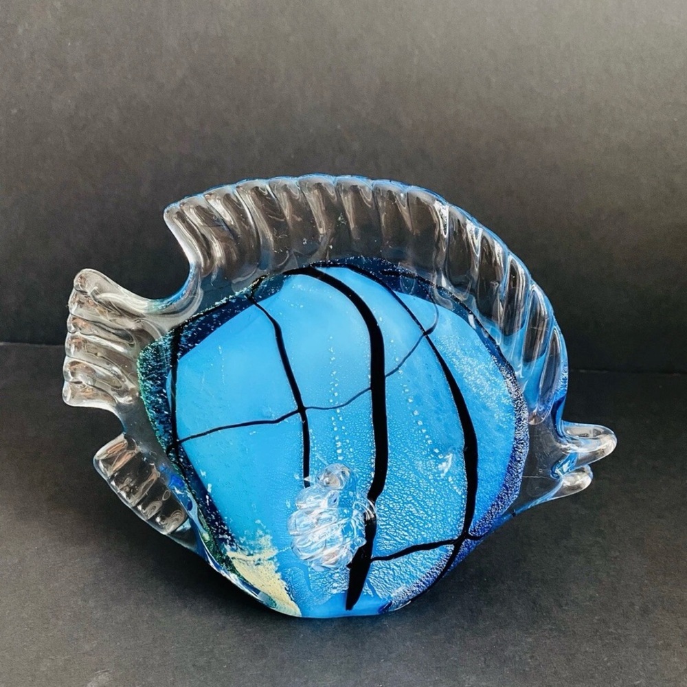 Hand-Blown Art Glass Fish Paperweight – Blue Murano-Style Studio Glass Décor